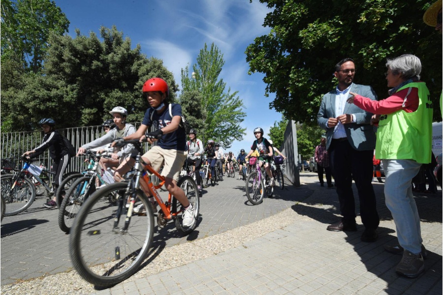Más de 2.000 escolares participan en la XIII cicloruta educativa por Granada, enmarcada en la VII Semana de la Vega
