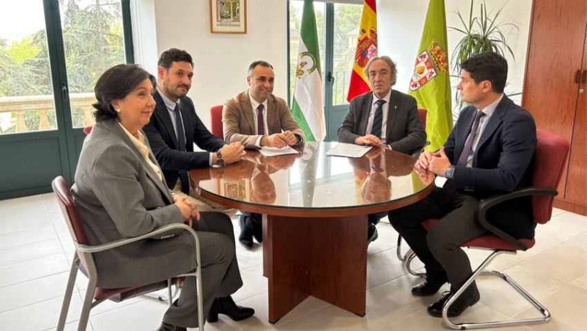 La Diputación de Granada y el SAS estrechan lazos para mejorar la atención sanitaria de los usuarios de los Centros Sociales