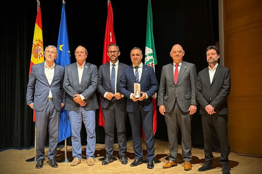 Rodríguez recoge la Escoba de Platino a la gestión de la Ecocentral Granada, referente en España