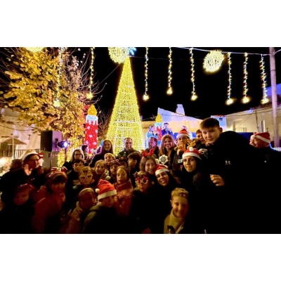 Diputación enciende la Navidad en Polícar dentro del programa provincial de apoyo a los pequeños municipios