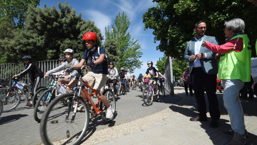 Más de 2.000 escolares participan en la XIII cicloruta educativa por Granada, enmarcada en la VII Semana de la Vega