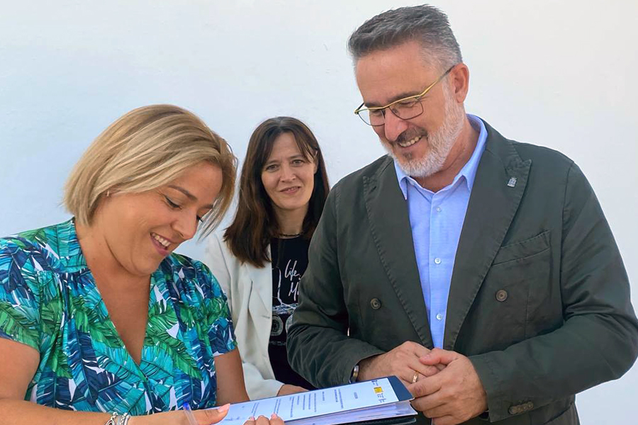 La Zubia contará con paneles informativos digitales que sirvan como reclamo y forma de interacción entre comercios y clientes