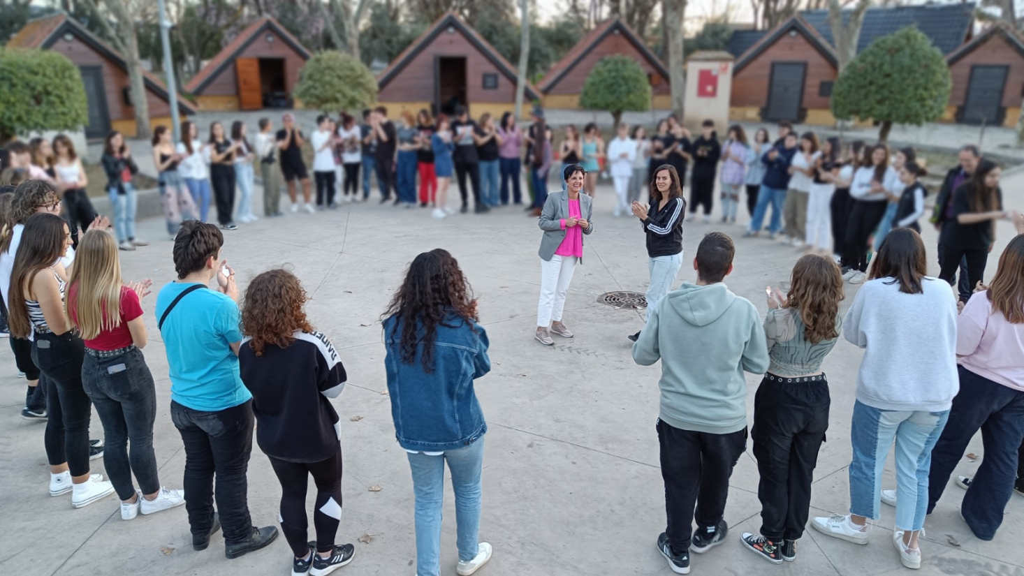 Diputación acoge una convivencia de estudiantes de institutos de la provincia para apoyar al colectivo LGTBI