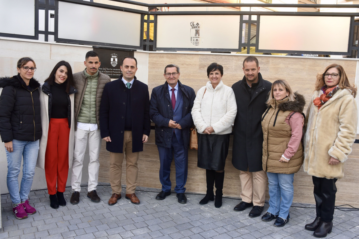 Pulianas estrena la nueva plaza José Tovar