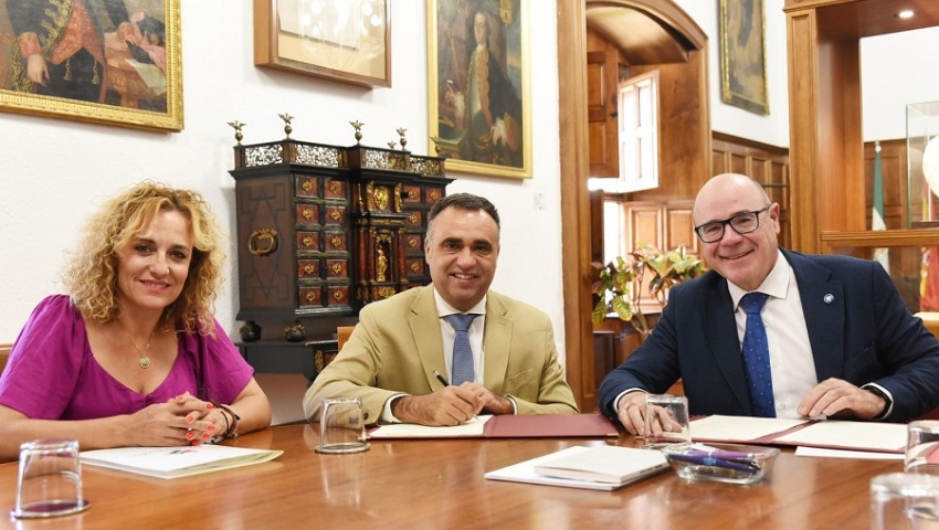 La UGR y la Diputación firman un convenio de colaboración para la realización de cursos organizados en distintas localidades de Granada y la capital