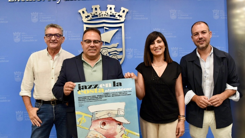 La diputada de Cultura y Educación, Pilar Caracuel, junto al alcalde de Almuñécar, Juan José Ruiz Joya, y el concejal de Cultura de Almuñécar, Alberto García Gilabert