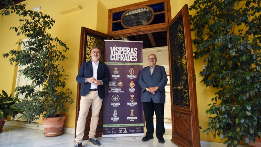 El diputado de Fondos Europeos, Desarrollo, Industria y Empleo, Antonio Díaz, junto al Hermano Mayor de la Cofradía de la Oración en el Huerto