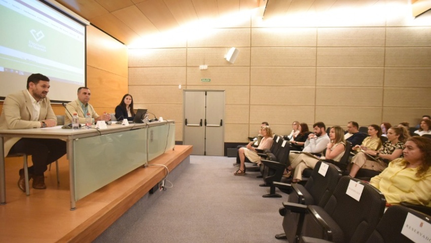 Un centenar de profesionales se reúnen para abogar por la juventud como medida de fijación de la población