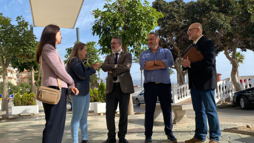 Gualchos dispone de toldos en su zona comercial gracias al programa Arcotur de Diputación