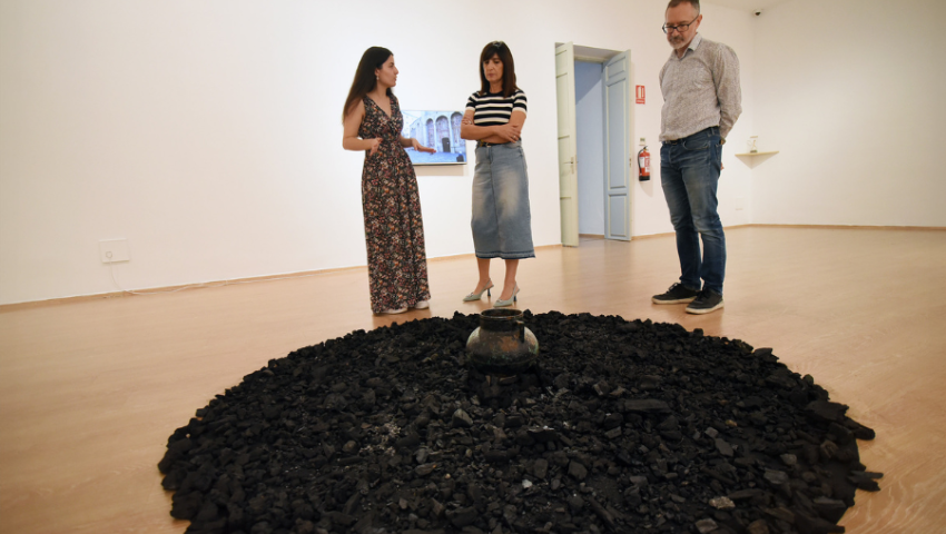 La Sala Ático del Palacio de los Condes de Gabia acoge la exposición “Resonancias mágico-empíricas” de Nuria Ferreiro
