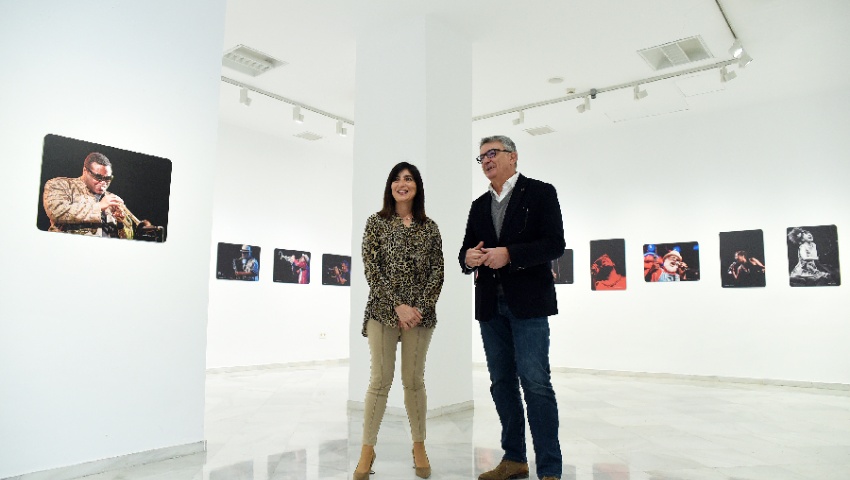 El Palacio de los Condes de Gabia muestra la magia del jazz en imágenes con la exposición “Miradas de Jazz”