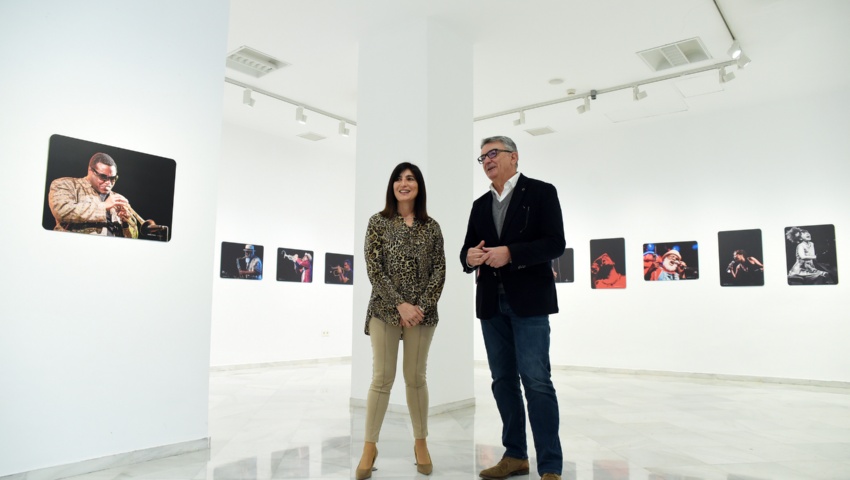 Pilar Caracuel en la presentanción de la exposición Miradas de Jazz en el Palacio Condes de Gabia