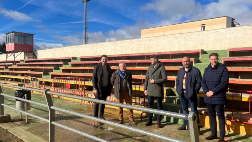 Se van a invertir 39.000 euros en la reposición de las gradas de la pista de atletismo de Baza