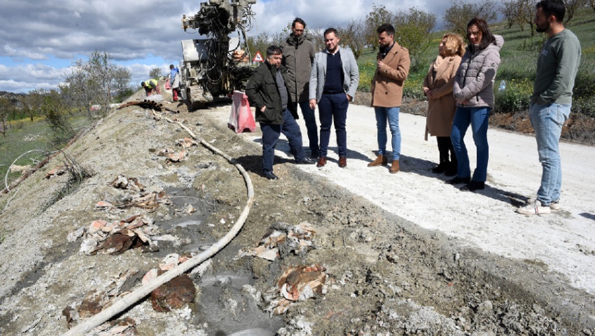 Diputación garantiza tránsitos seguros por carretera con las obras de estabilización vial en Moclín