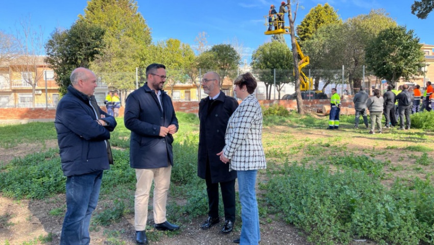 El diputado Antonio Mancilla y el alcalde Salustiano Ureña en el curso de poda especializada de Albolote