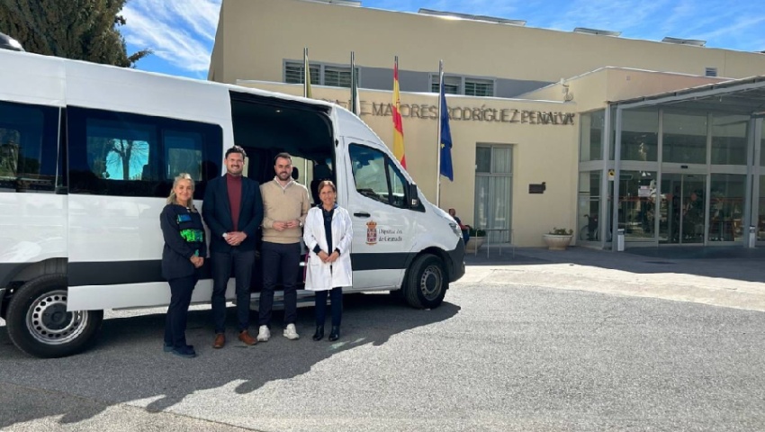 La residencia Rodríguez Penalva cuenta con un nuevo vehículo polivalente para el traslado de usuarios