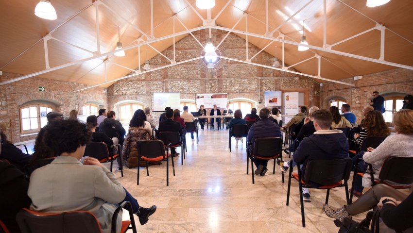 El diputado de Fondos Europeos y Desarrollo entrega las acreditaciones a empresas del Geoparque