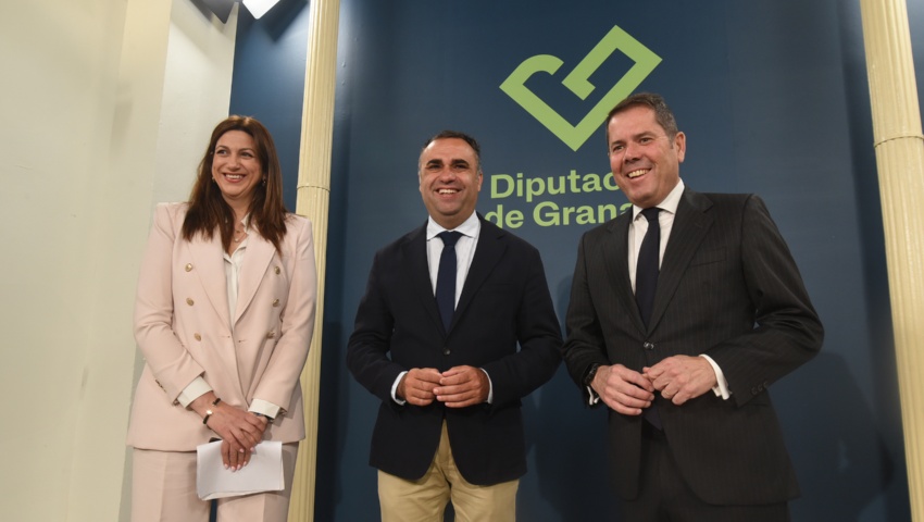 El presidente de la Diputación, Francis Rodríguez, junto al presidente de la Cámara Granada, Gerardo Cueva 