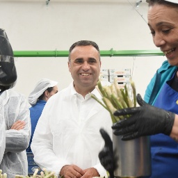 El presidente visita varias cooperativas de Huétor Tájar