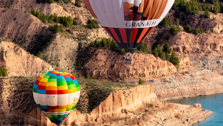 Doce globos volarán en el Geoparque de Granada este fin de semana en el XXIII Festival de Aerostación