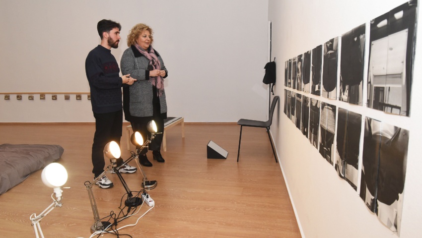 Condes de Gabia acoge la exposición “Los Descansadores”, del artista malagueño Enrique Res