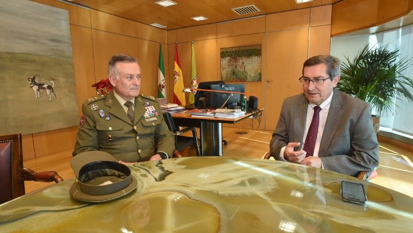 Visita del nuevo jefe del MADOC a la Diputación de Granada