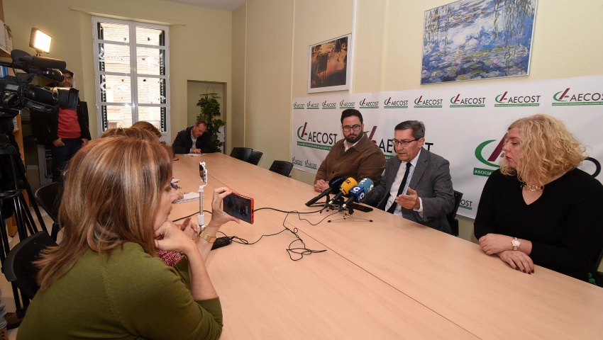 Entrena: "Tenemos que comprometer a la Junta de Andalucía en la solución a las canalizaciones de Rules"