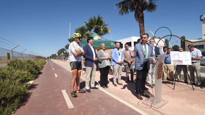 El presidente de la Diputación de Granada, Francisco Rodríguez, contempla la construcción de un carril bici en la GR-3303