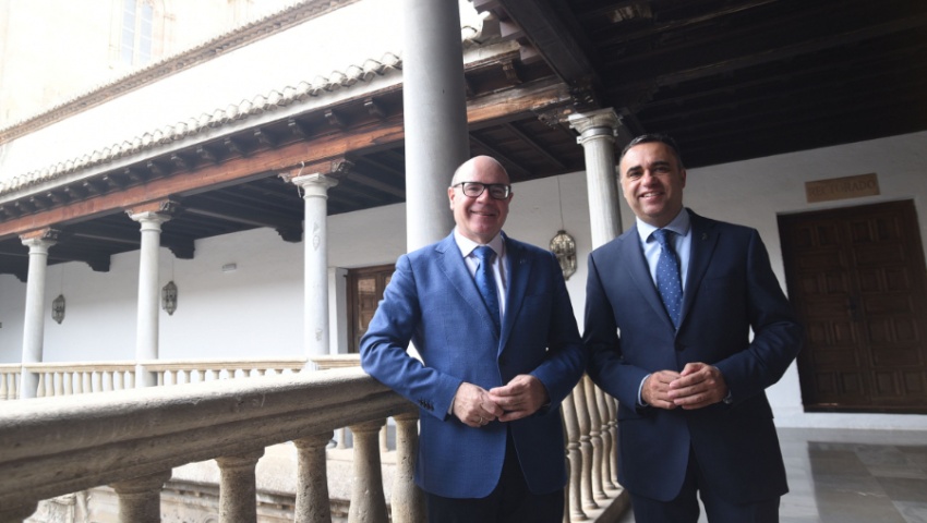 Encuentro institucional del presidente de la Diputación de Granada y el rector de la Universidad de Granada en el Hospital Real