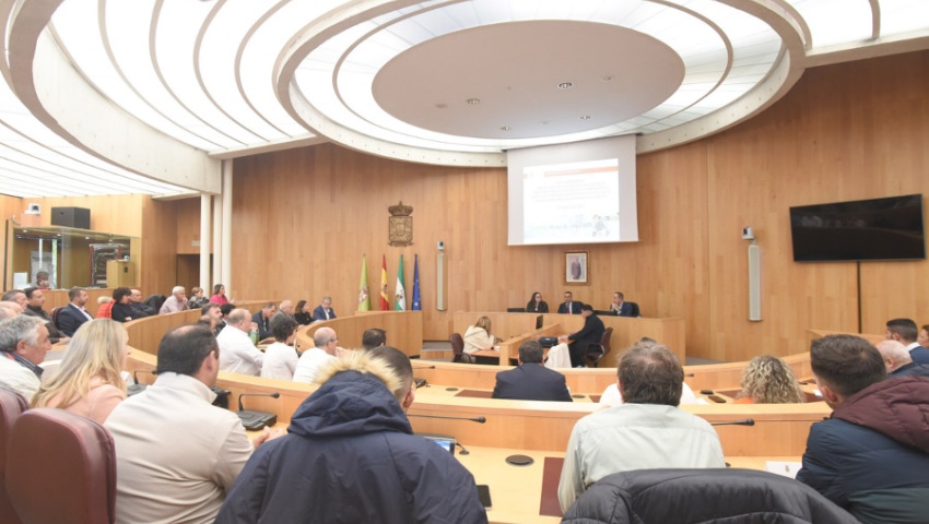 Francisco Rodriguez mantiene un encuentro con los alcaldes de los 110 municipios que recibirán ayudas para combatir la despoblación