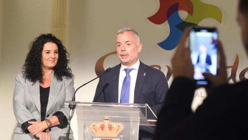 La diputada de Bienestar Social, Elena Duque, junto al portavoz provincial, Nicolás Navarro