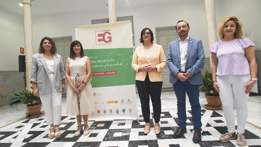 La diputada de Cultura y Educación durante la presentación del programa ESCENIA