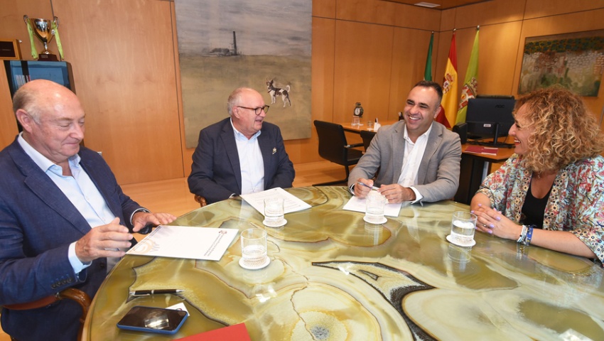 La Federación de Hostelería y Turismo y Diputación apelan a la necesidad de mejorar las conexiones de la provincia