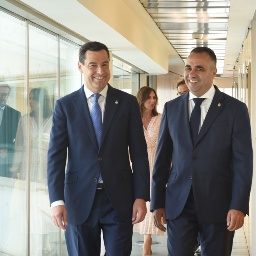 Visita Juanma Moreno a Diputación de Granada