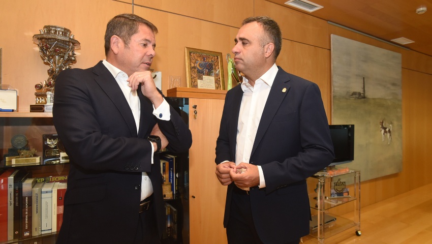 El presidente de la Cámara de Comercio de Granada, Gerardo Cuerva junto al presidente de la Diputación de Granada, Francis Rodríguez.