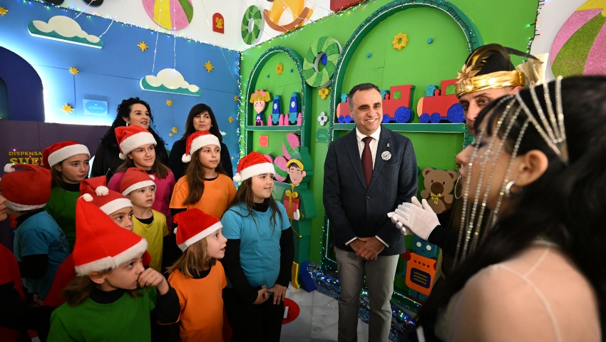 Diputación inaugura el recorrido navideño ¿La Fábrica de los Sueños¿ en el Palacio de los Condes de Gabia