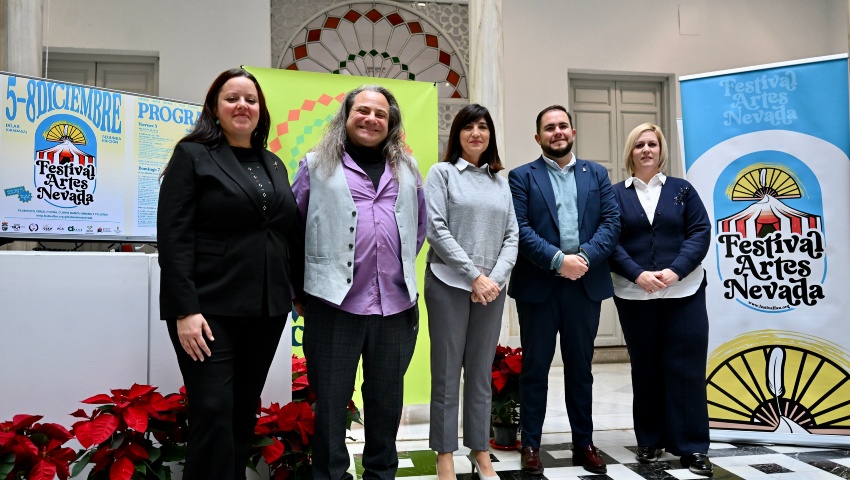 La diputada de Cultura y Educación, Pilar Caracuel, ha presentado la II edición del Festival Artes Nevada (FAN) de Dílar, junto al alcalde del municipio, José Ramón Jiménez