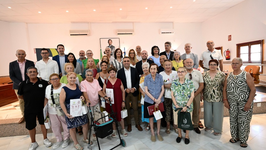 Diputación entrega 24 pisos rehabilitados en Ogíjares para alquiler asequible a mayores de 65 años