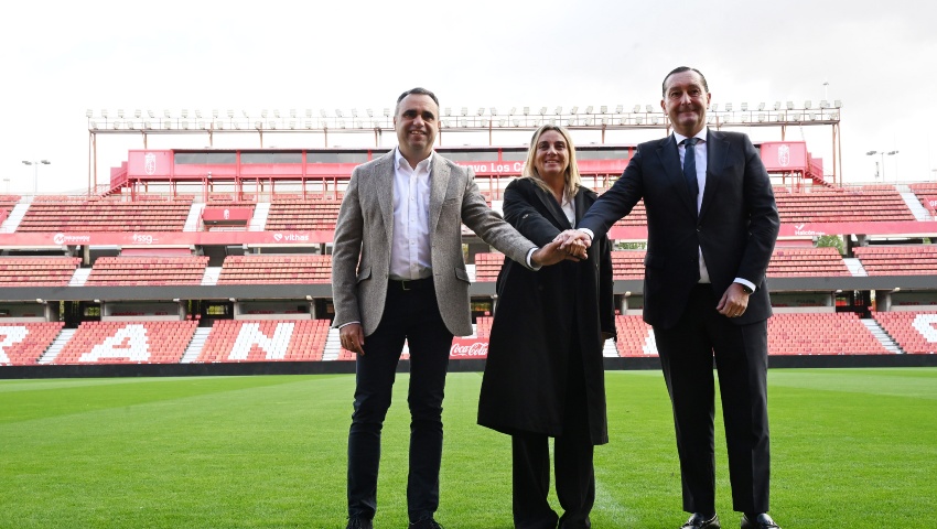 El presidente de la Diputación, la alcaldesa de Granada y el director del Granada CF durante la presentación
