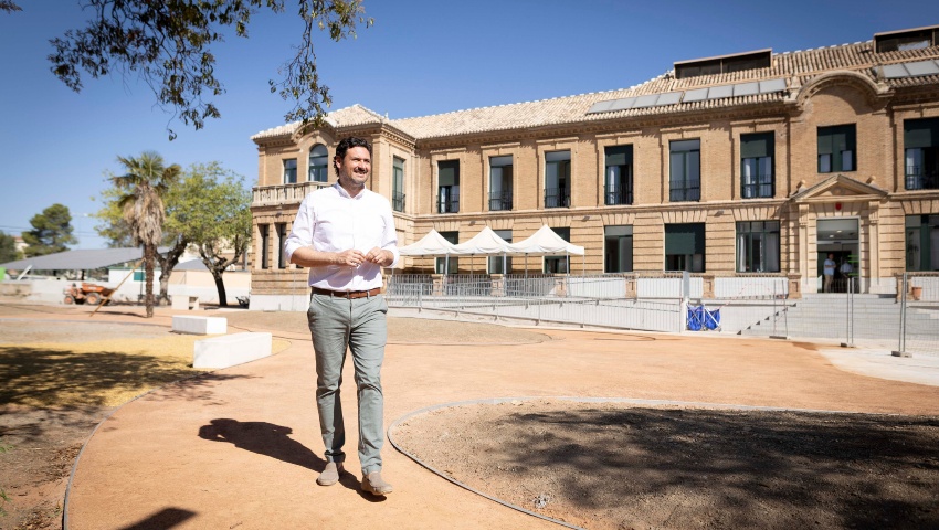 Avanza la adecuación de los jardines de la nueva Residencia La Milagrosa con una inversión de más de 442.000 euros