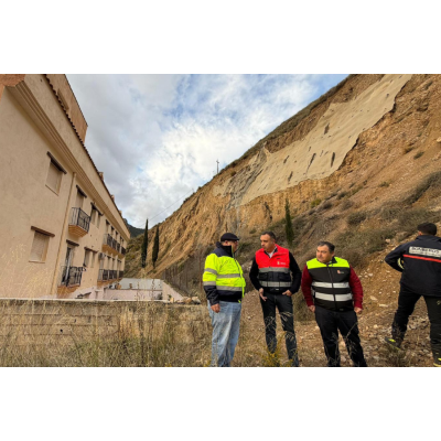 Trabajos para la contención de una ladera junto a un bloque de viviendas en Güéjar Sierra