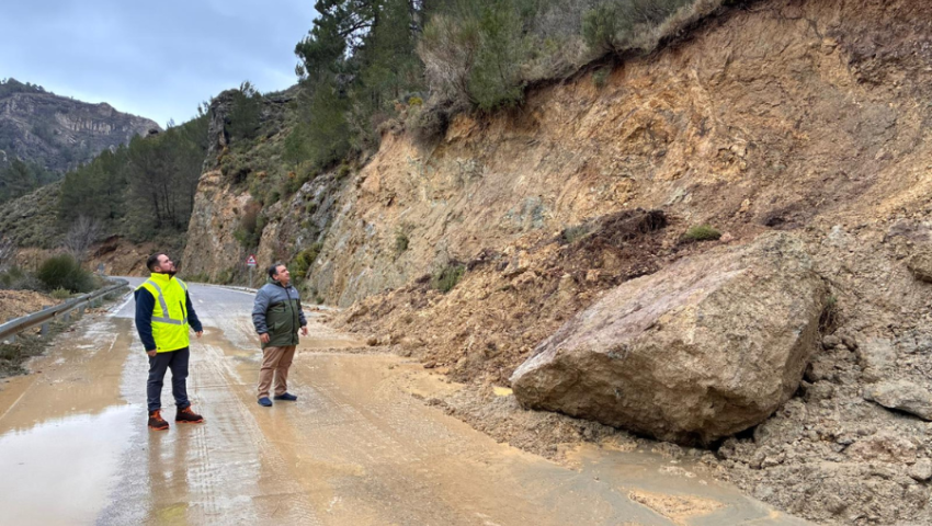 Adjudicada la primera obra de emergencia para reparar la carretera de Dúdar por 506.441 euros