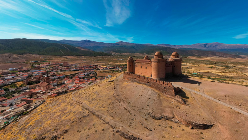 El Castillo de La Calahorra será testigo este sábado del primer concierto del Festival Internacional de Música y Danza de Granada en la provincia