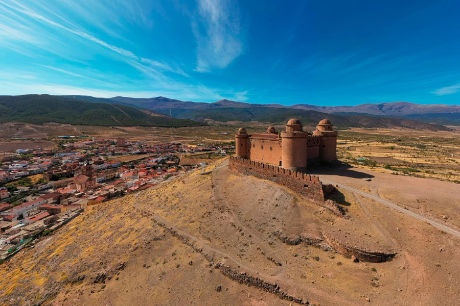 El Castillo de La Calahorra será testigo este sábado del primer concierto del Festival Internacional de Música y Danza de Granada en la provincia