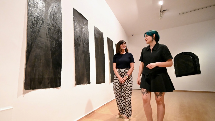 Condes de Gabia acoge la exposición ¿Para que vuelvan las noches¿, de Carmen Ruiz de Almirón Lanz