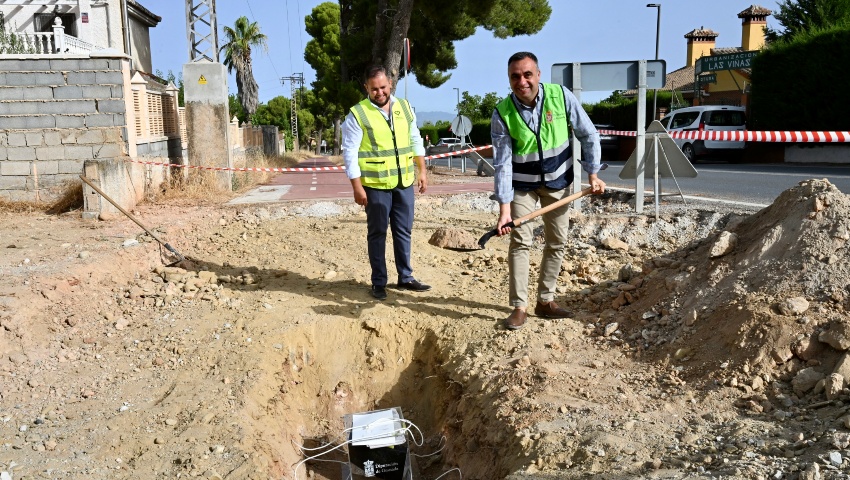 Rodríguez coloca la primera piedra del carril ciclopeatonal que conectará Otura y Dílar con una inversión de más de 940.000 euros