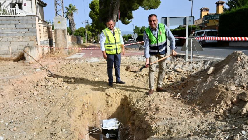 Rodríguez coloca la primera piedra del carril ciclopeatonal que conectará Otura y Dílar con una inversión de más de 940.000 euros