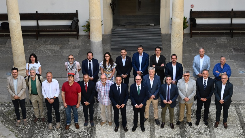 La Mesa del tren Guadix-Baza-Lorca pide al Gobierno de España revisar la viabilidad de la línea tras un estudio de la UGR que señala carencias en el informe que la descartó