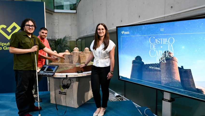 El Castillo de La Calahorra estrena web y una maqueta interactiva y accesible para personas con discapacidad visual