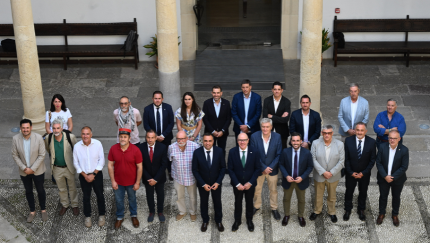 La Mesa del tren Guadix-Baza-Lorca pide al Gobierno de España revisar la viabilidad de la línea tras un estudio de la UGR que señala carencias en el i...
